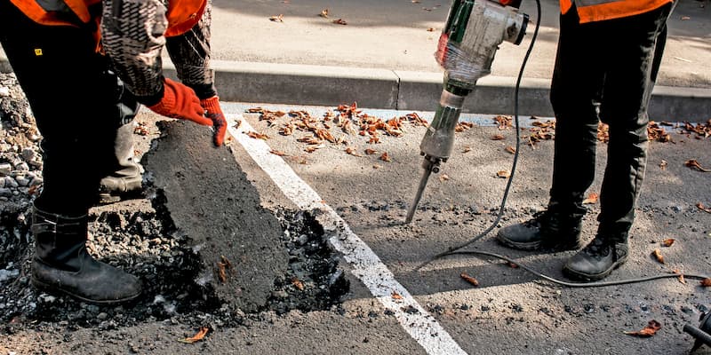 Road work in Autumn.jpg (73 KB)