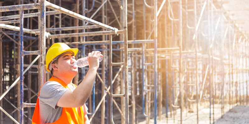 construction worker drinking water in the heat.jpg (48 KB)